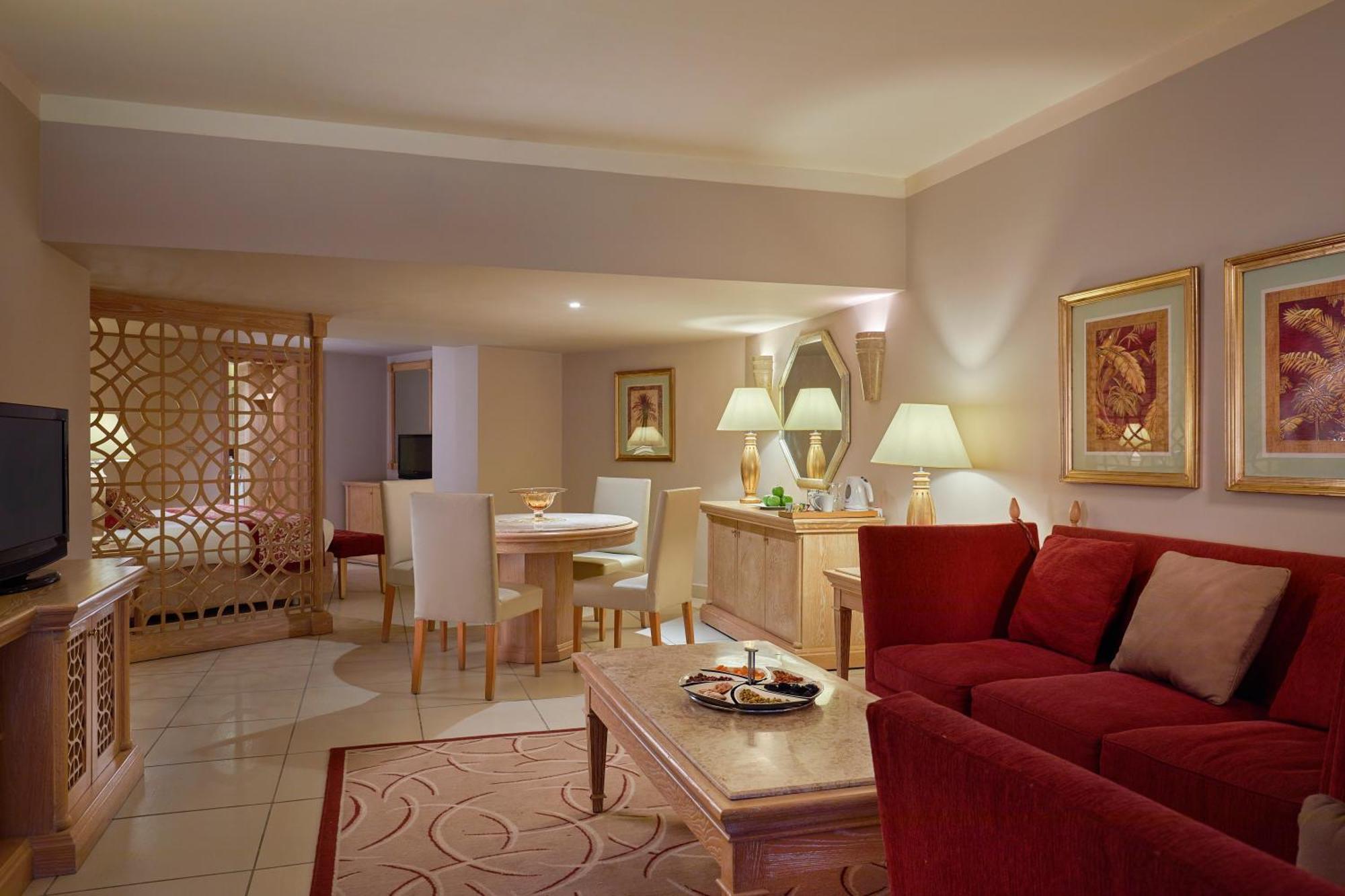Iberotel Palace - Adults Friendly 16 Years Plus Šarm aš-Šajch Exteriér fotografie A suite at the Jumeirah Emirates Towers Hotel